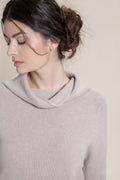 Maglia con collo ampio