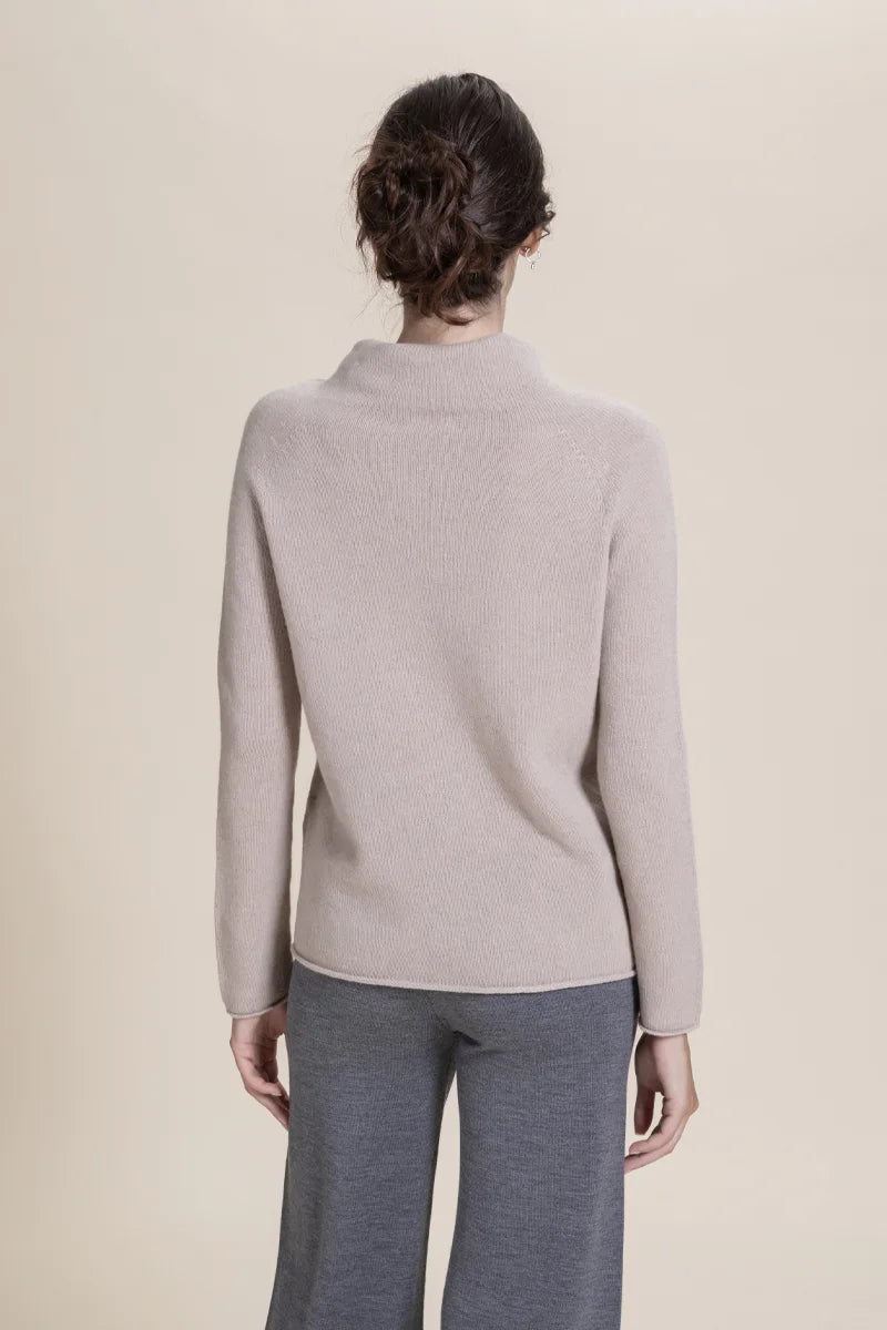 Maglia con collo ampio