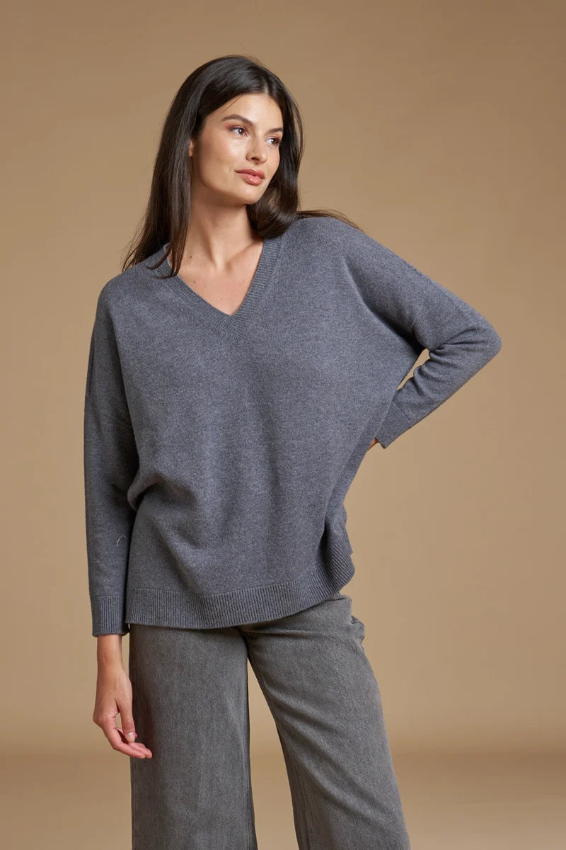 Maglia V over Cashmere blend