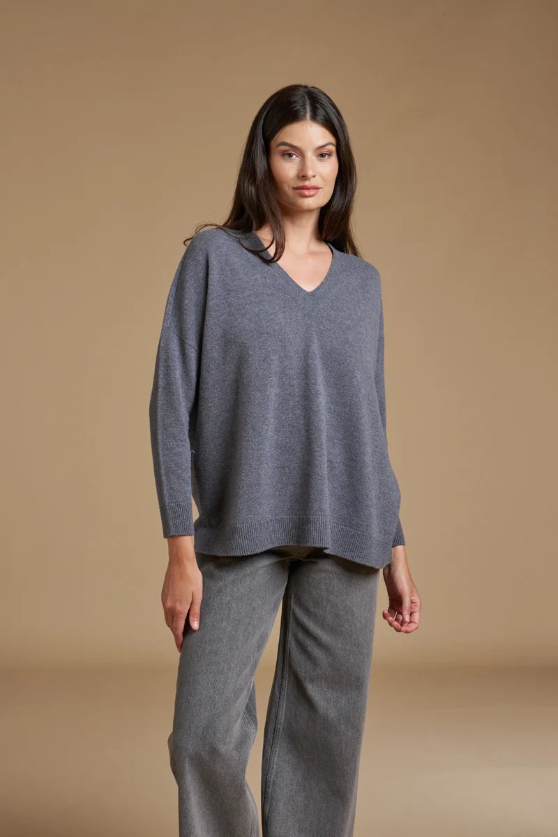 Maglia V over Cashmere blend