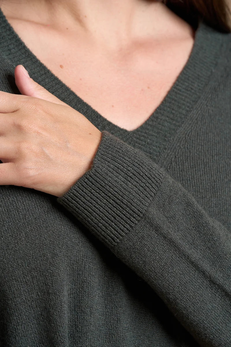 Maglia V over Cashmere blend