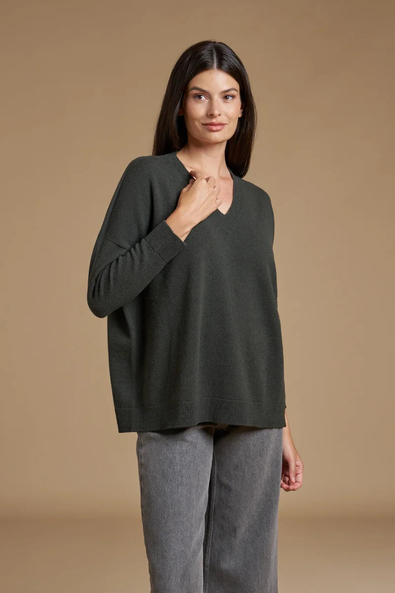 Maglia V over Cashmere blend